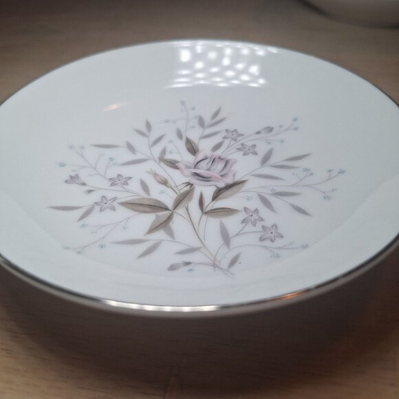 Memphis Fine China Floral Pattern Saucer Plate Silver‎ Trim Raised Edge - Picture 3 of 6